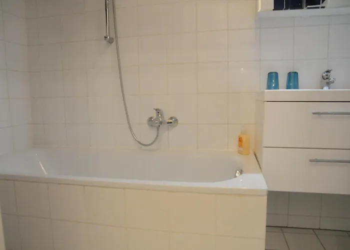Completely Renovated 16 - Easy Self Check In Відень