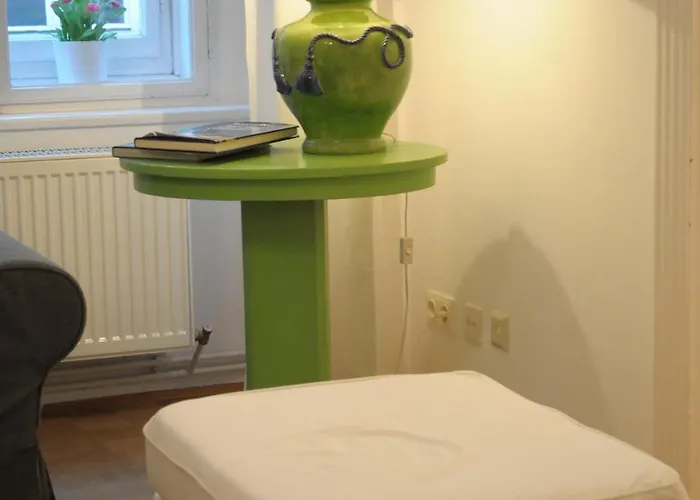 Апартаменти Completely Renovated 16 - Easy Self Check In *